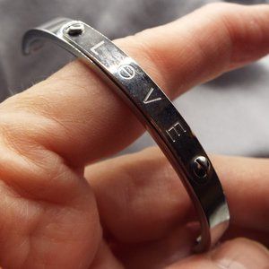 "LOVE" INCISED SILVERY SQUARED EDGES HINGED BANGLE BRACELET 51